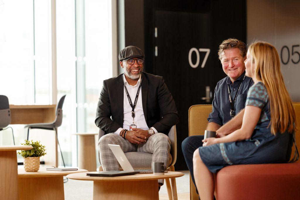 How to be on-time and on-budget in your ERP implementation? 1 Consultants and advisors
