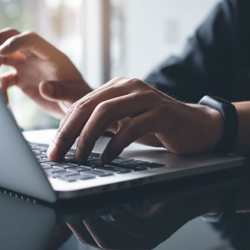 221115121253-03-office-worker-laptop-stock