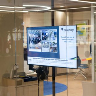 A smarter digital signage solution to effectively distribute useful information to employees and visitors in the office and improve branding.